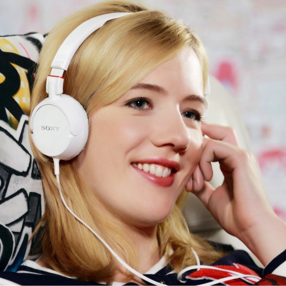 SONY White Slim Lightweight Dynamic Stereo Headphones w Pressure Relief Earpads